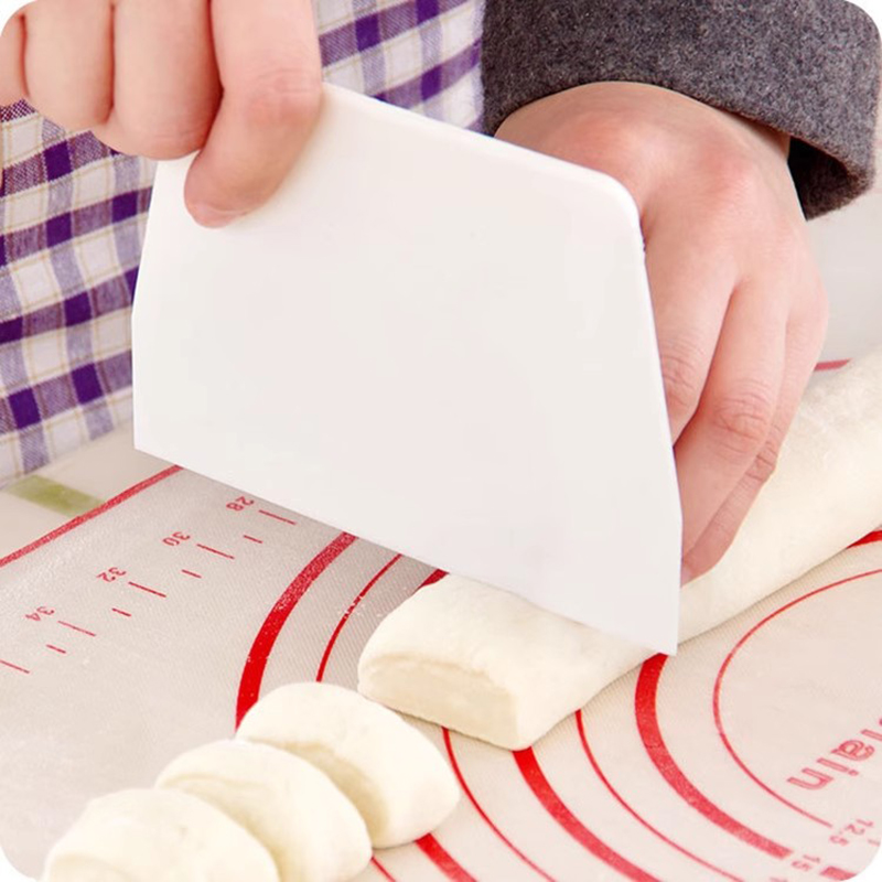Dough Scraper Curved - 1pcs Useful Curved Cream Spatula DIY