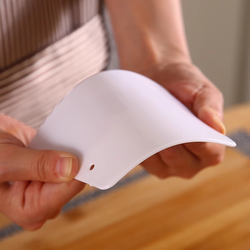 1pcs Useful Curved Cream Spatu - Dough Scraper Curved recension och pris